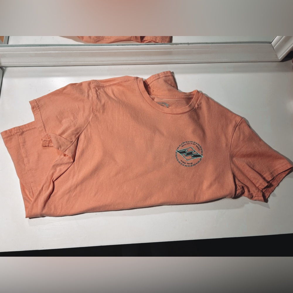 billa bong || boys shirt but girls can also wear || premium tee || s - xs ||